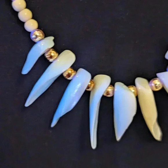 (2/$20) Vintage Beaded "Claw" Shell Necklace - Picture 4 of 6